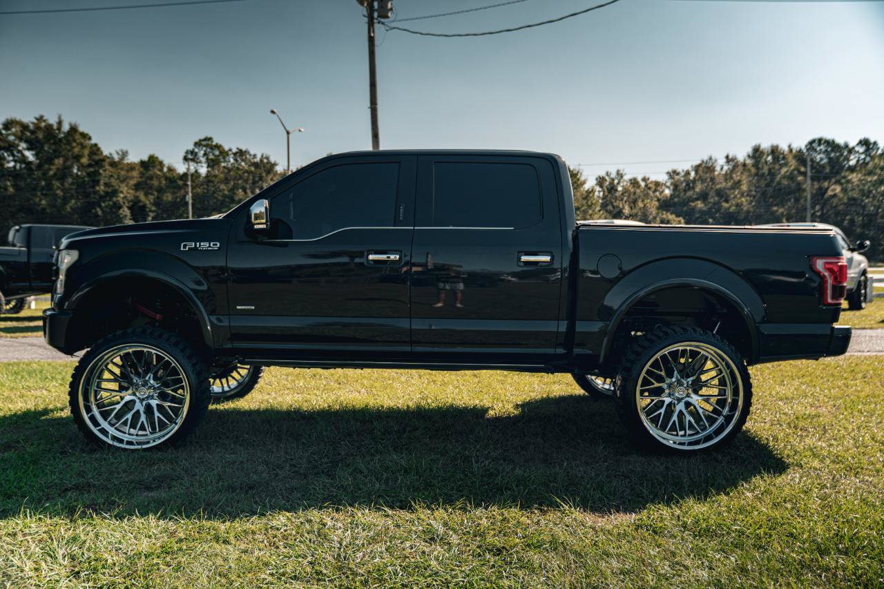 Used 2015 Ford F150 Platinum w/ Equipment Group 701A Luxury AWD/4WD image 3