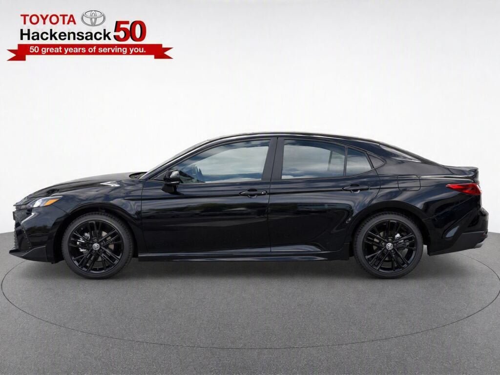 Used 2025 Toyota Camry SE FWD image 6