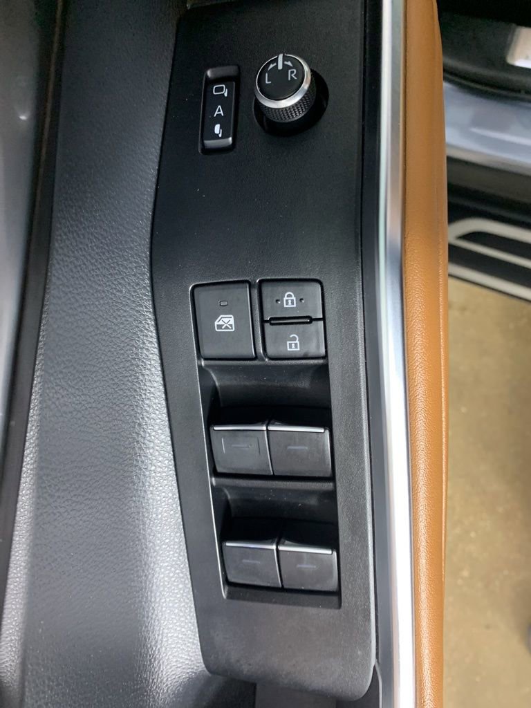 Used 2023 Toyota Highlander Platinum image 20