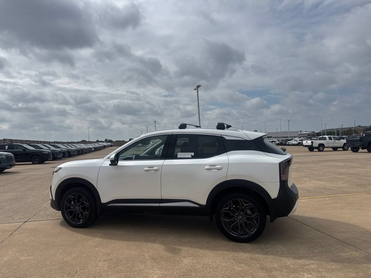 Certified 2025 Nissan Kicks SR FWD image 14