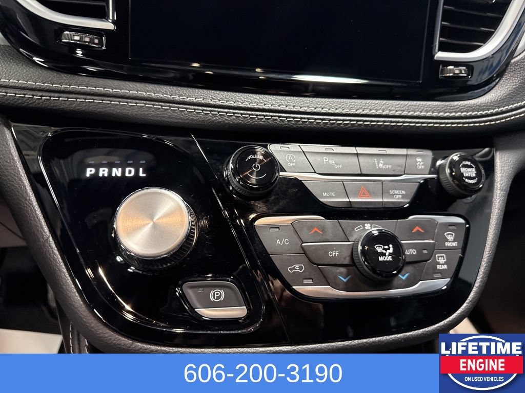 Used 2025 Chrysler Pacifica Limited FWD image 20