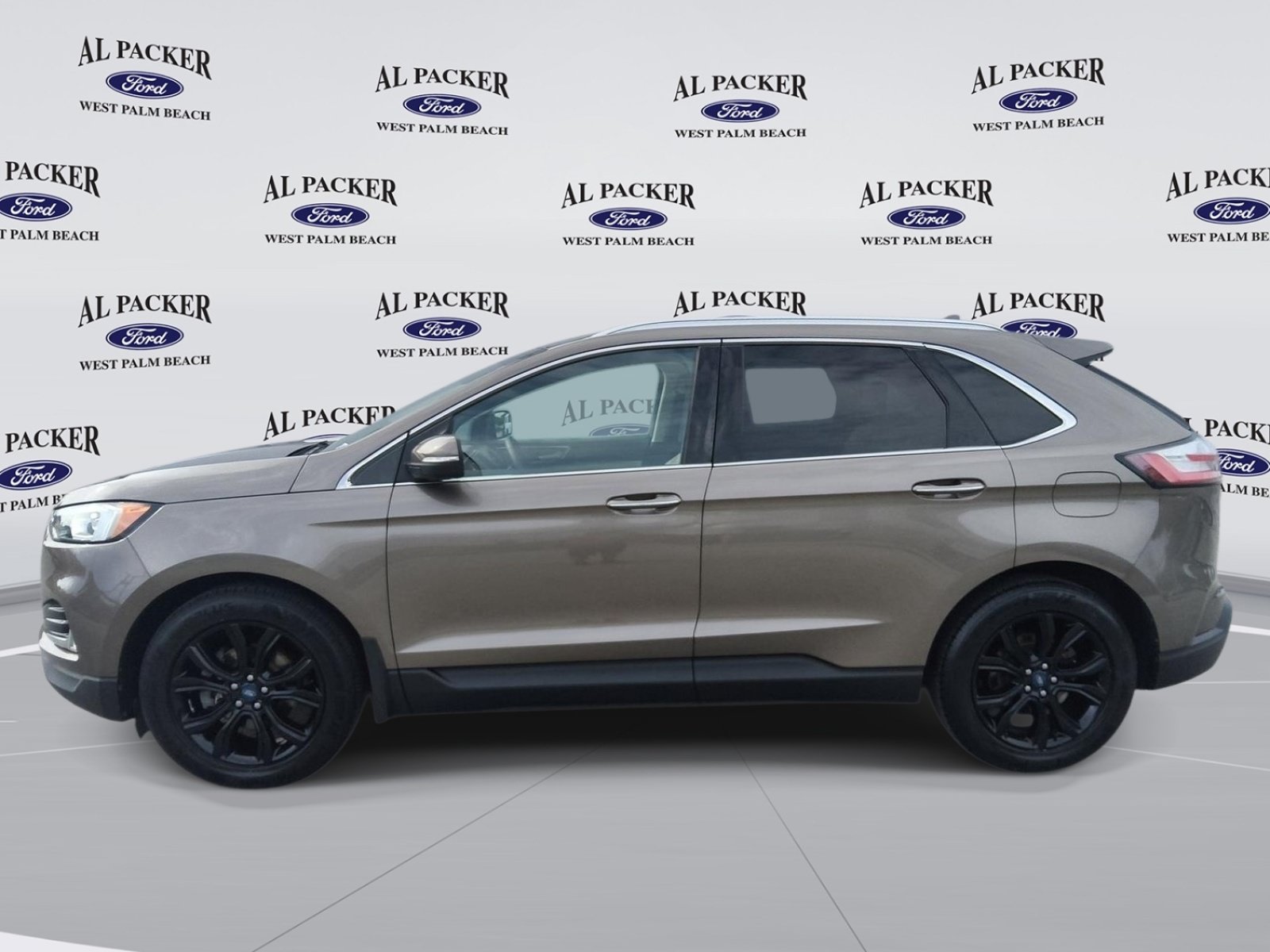 Used 2019 Ford Edge Titanium FWD image 2