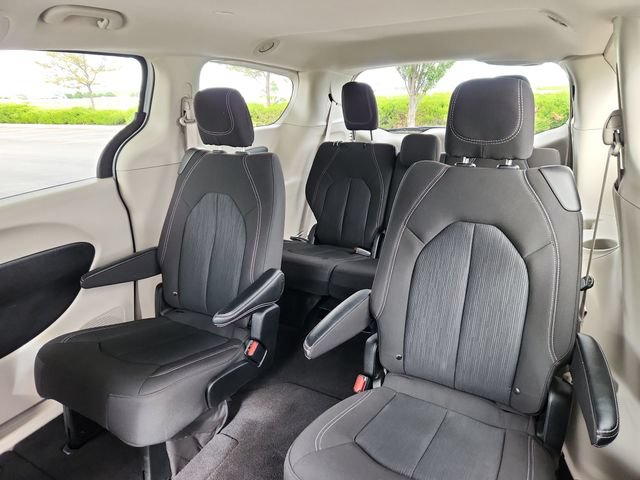 Used 2022 Chrysler Voyager LX FWD image 27