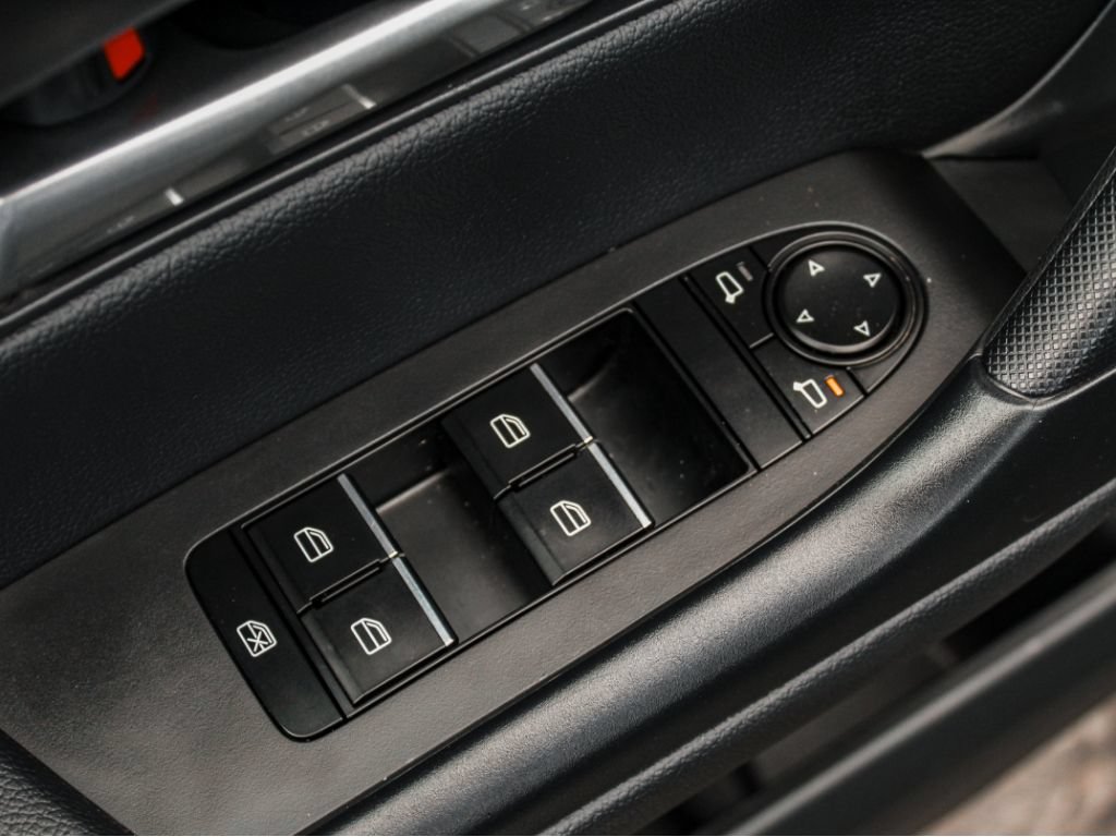 Used 2026 MAZDA CX-50 AWD 2.5 Hybrid w/ Premium Pkg image 9