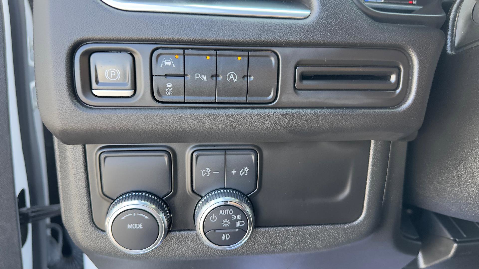 Used 2023 GMC Yukon SLT image 25