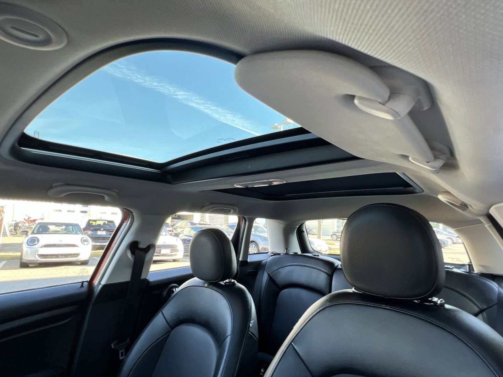 Used 2015 MINI Cooper 4-Door Hardtop image 21