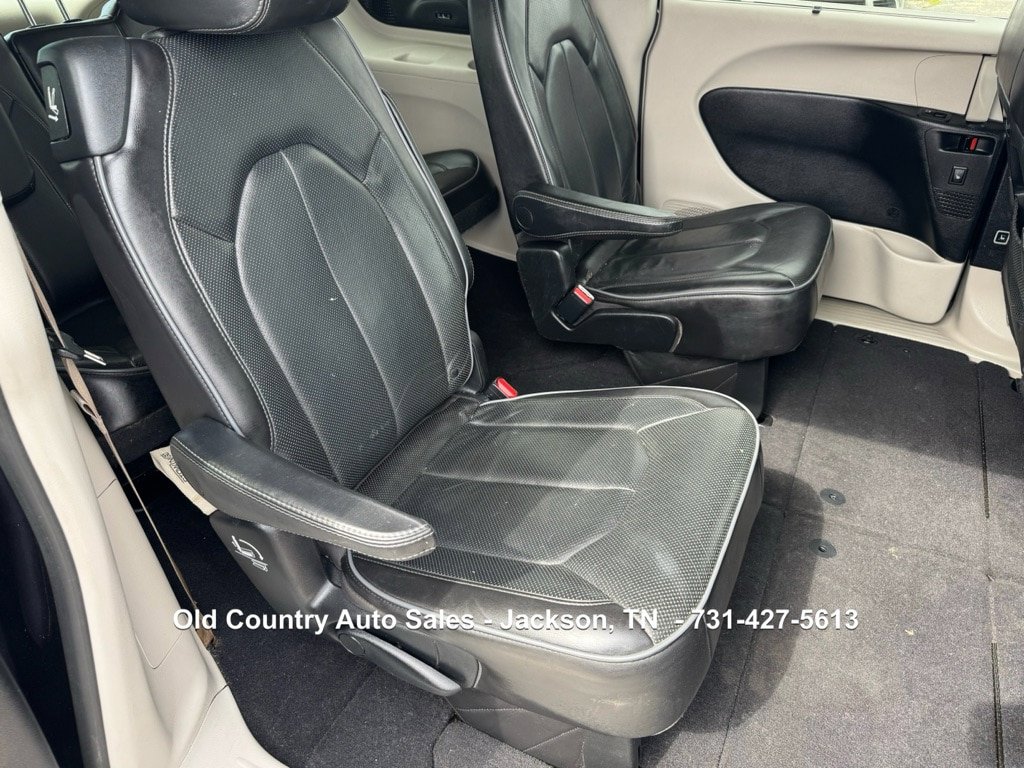 Used 2020 Chrysler Pacifica Limited FWD image 10