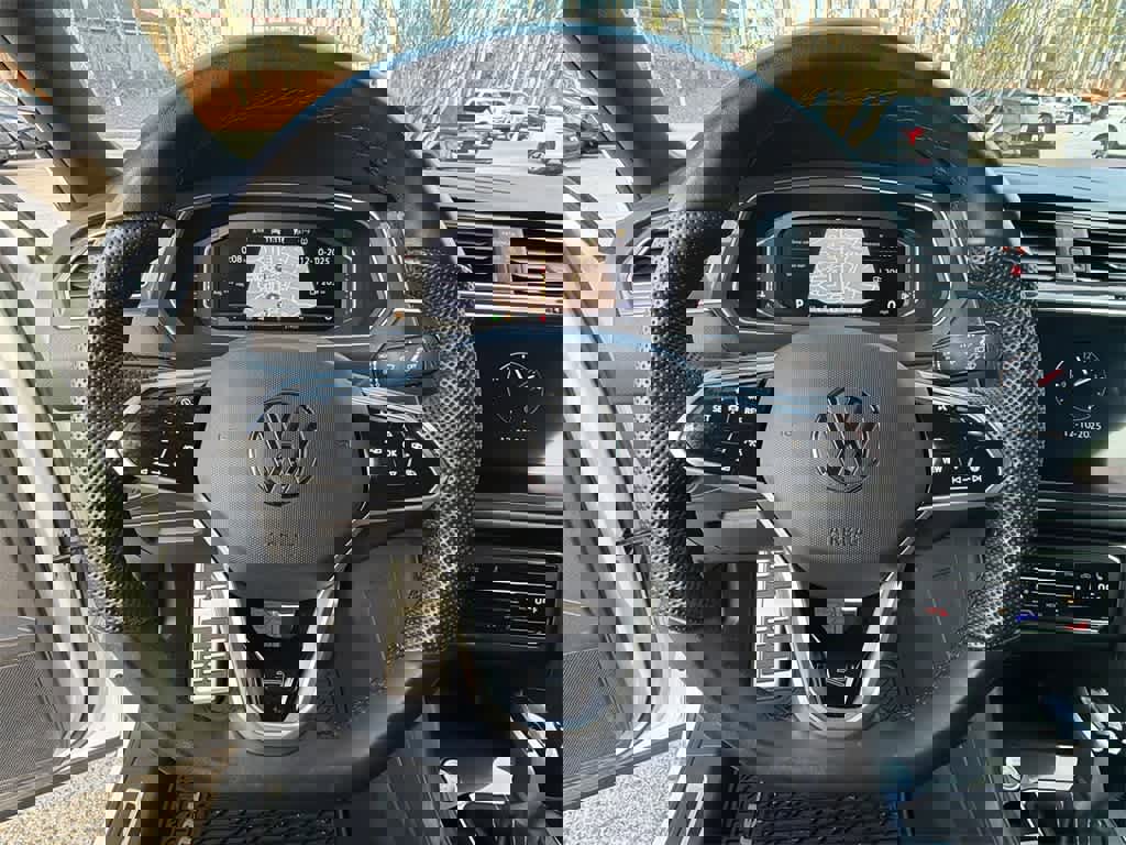 Used 2022 Volkswagen Tiguan SEL R-Line image 22