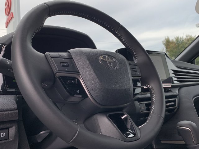 Used 2026 Toyota Camry SE FWD image 18