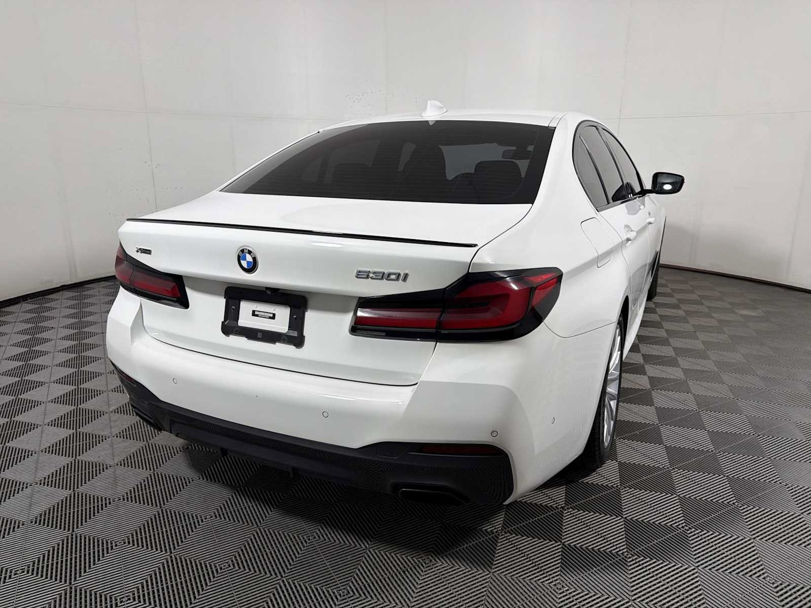Used 2023 BMW 530i xDrive w/ M Sport Package AWD/4WD image 6