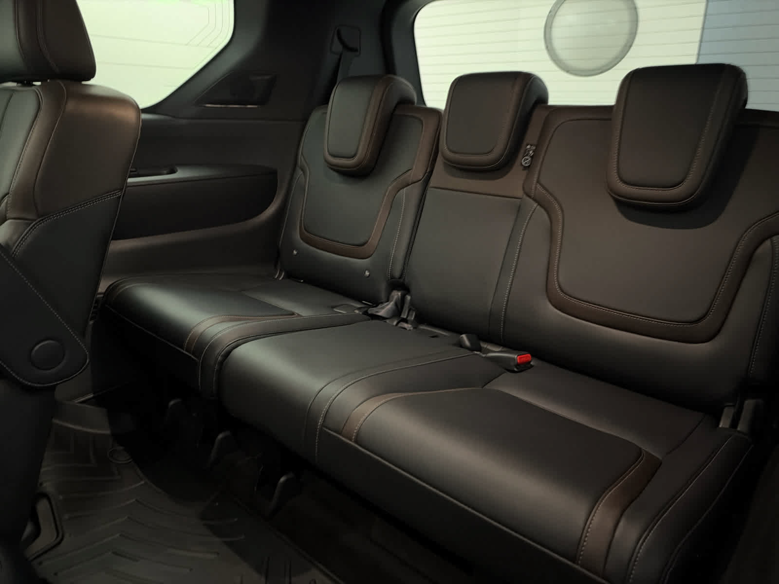 Certified 2025 Nissan Armada SL w/ Captain's Chari Seat Package RWD image 17