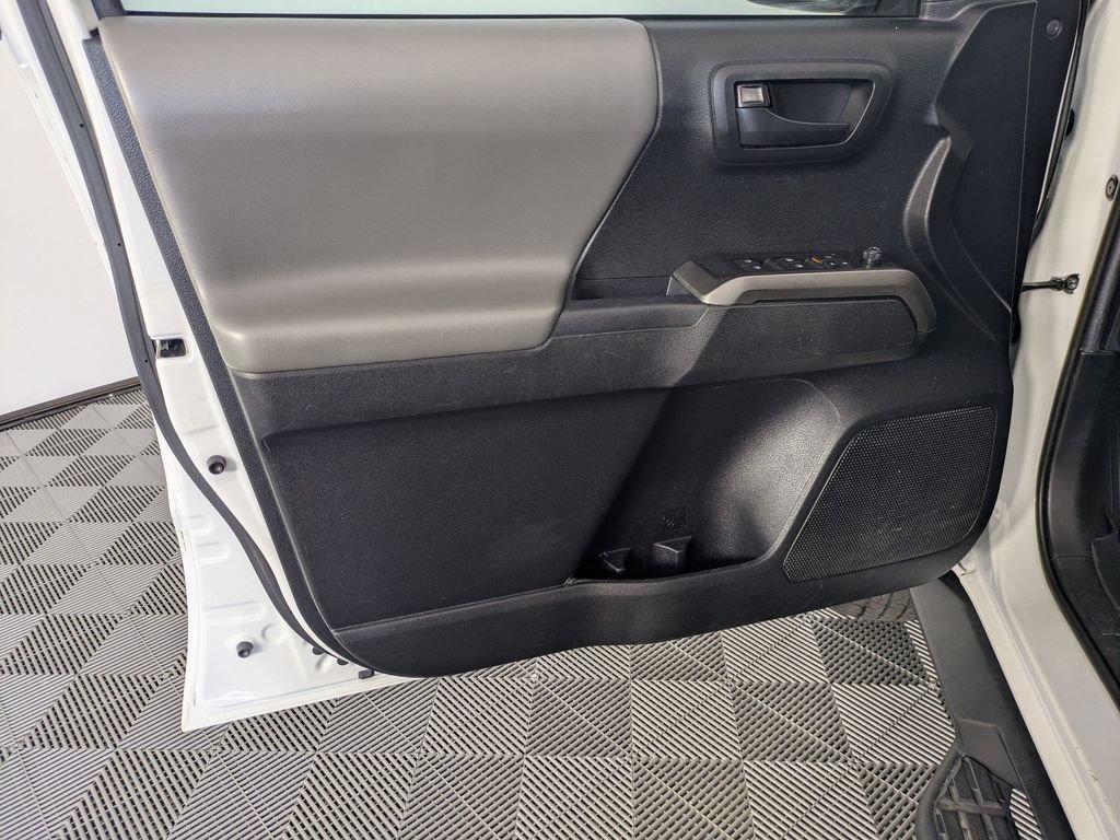 Used 2021 Toyota Tacoma SR5 RWD image 9