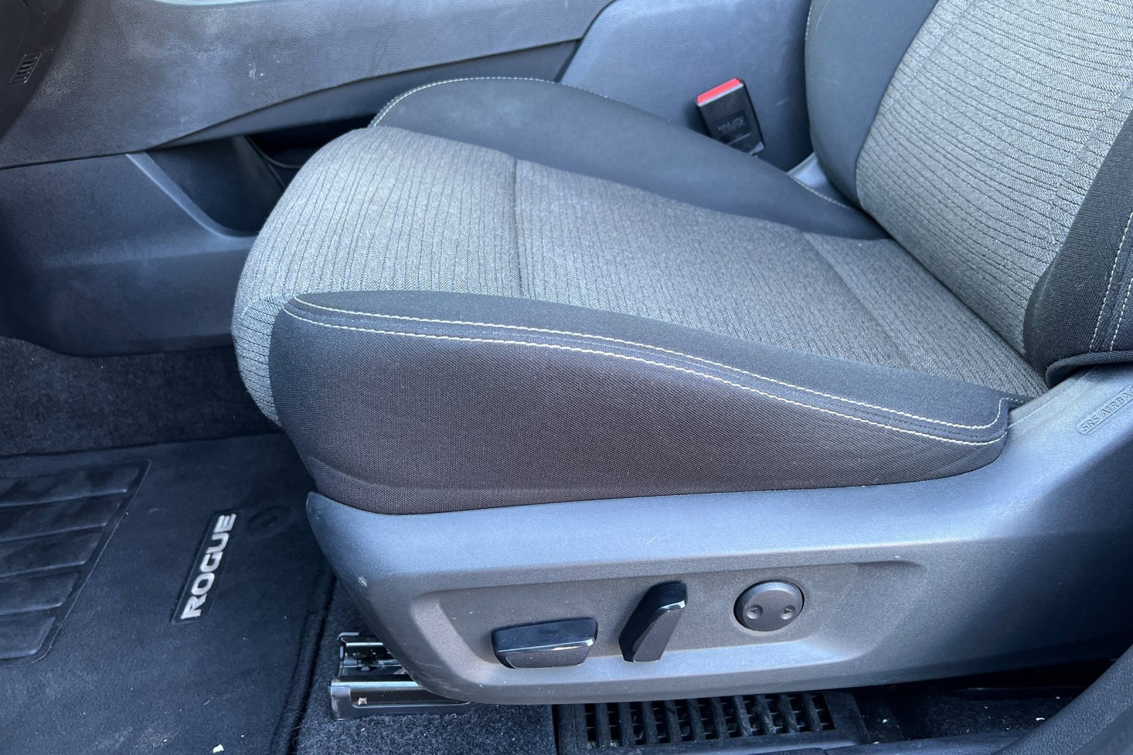 Used 2023 Nissan Rogue SV image 15