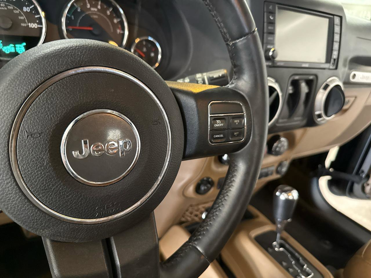 Used 2015 Jeep Wrangler Rubicon w/ Power Convenience Group AWD/4WD image 13
