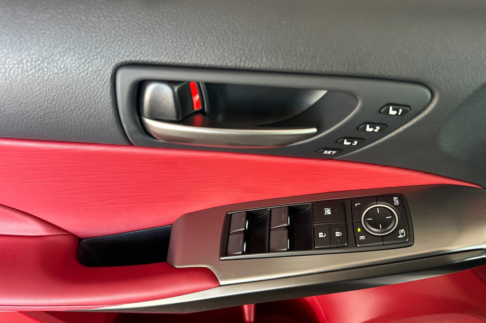 Certified 2025 Lexus IS 500 w/ Accessory Package RWD image 8
