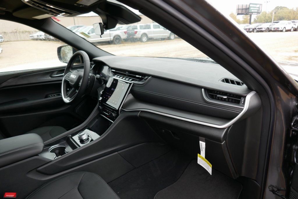 New 2025 Jeep Grand Cherokee Laredo X image 11