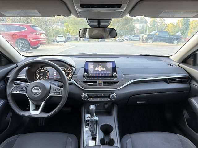 Used 2025 Nissan Altima 2.5 SV FWD image 19