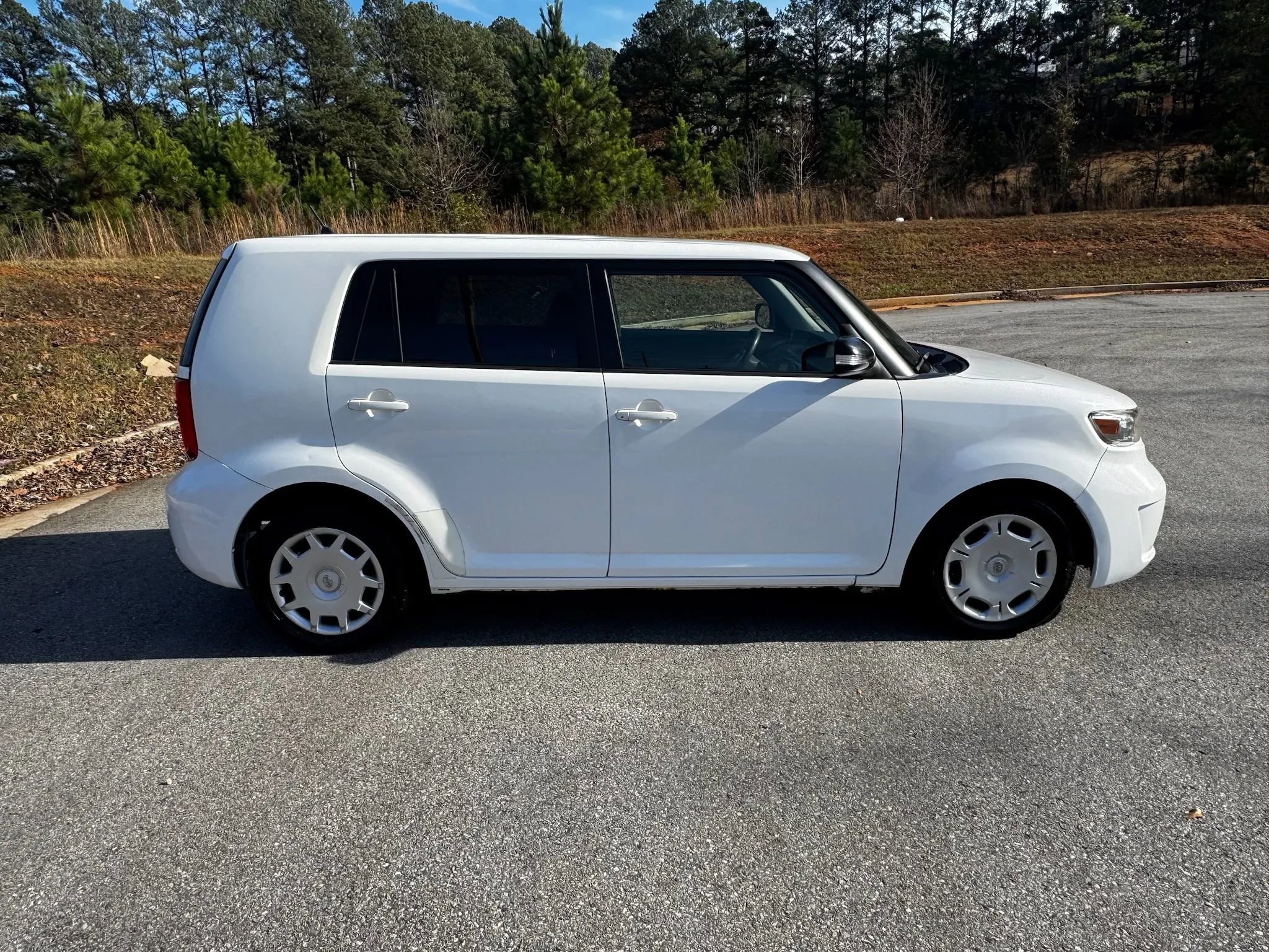 Used 2010 Scion xB image 9