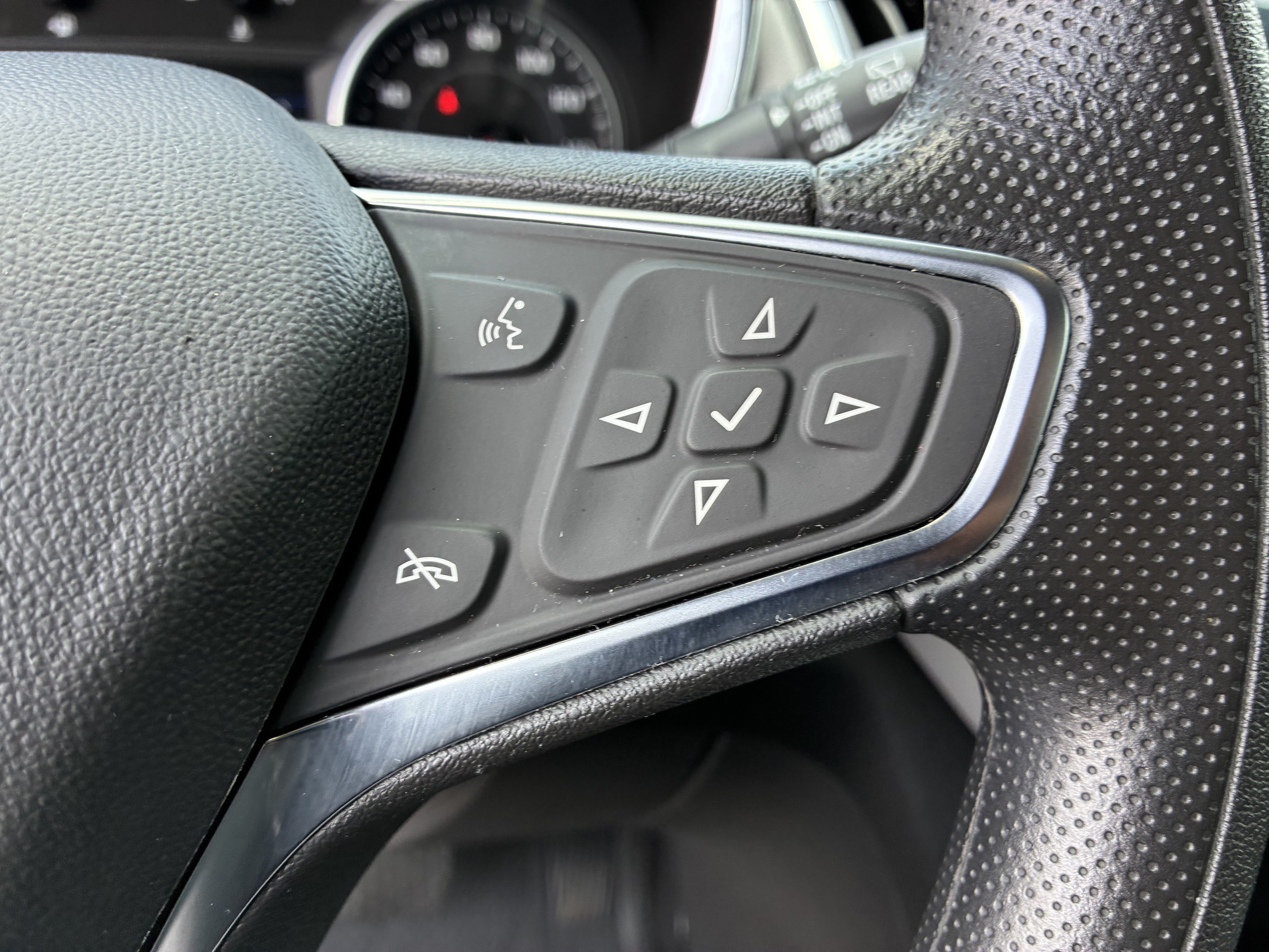 Used 2024 Chevrolet Equinox LS w/ LS Convenience Package FWD image 28