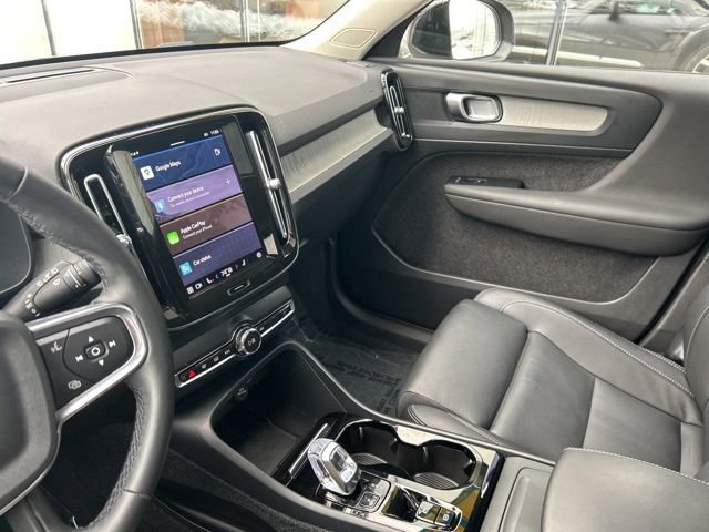 Certified 2025 Volvo XC40 B5 Plus AWD/4WD image 19