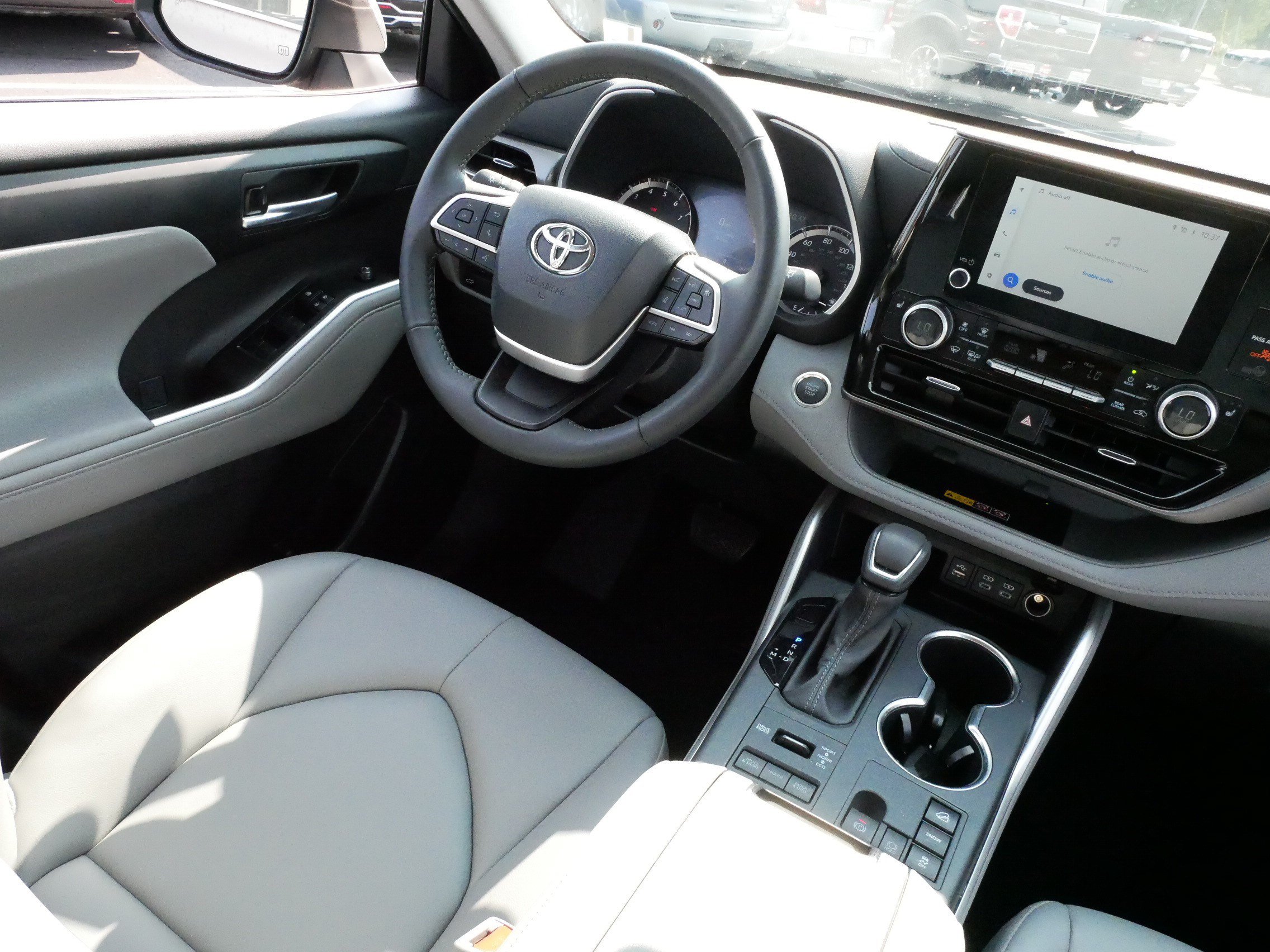 Certified 2026 Toyota Highlander XLE AWD/4WD image 9