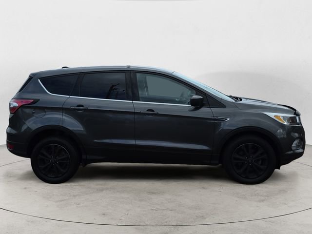 Used 2017 Ford Escape SE image 6
