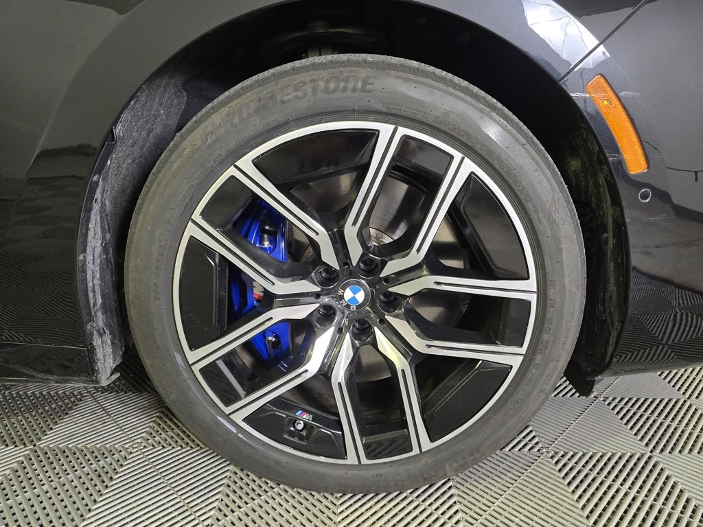 Used 2024 BMW 760i xDrive w/ Executive Package image 2