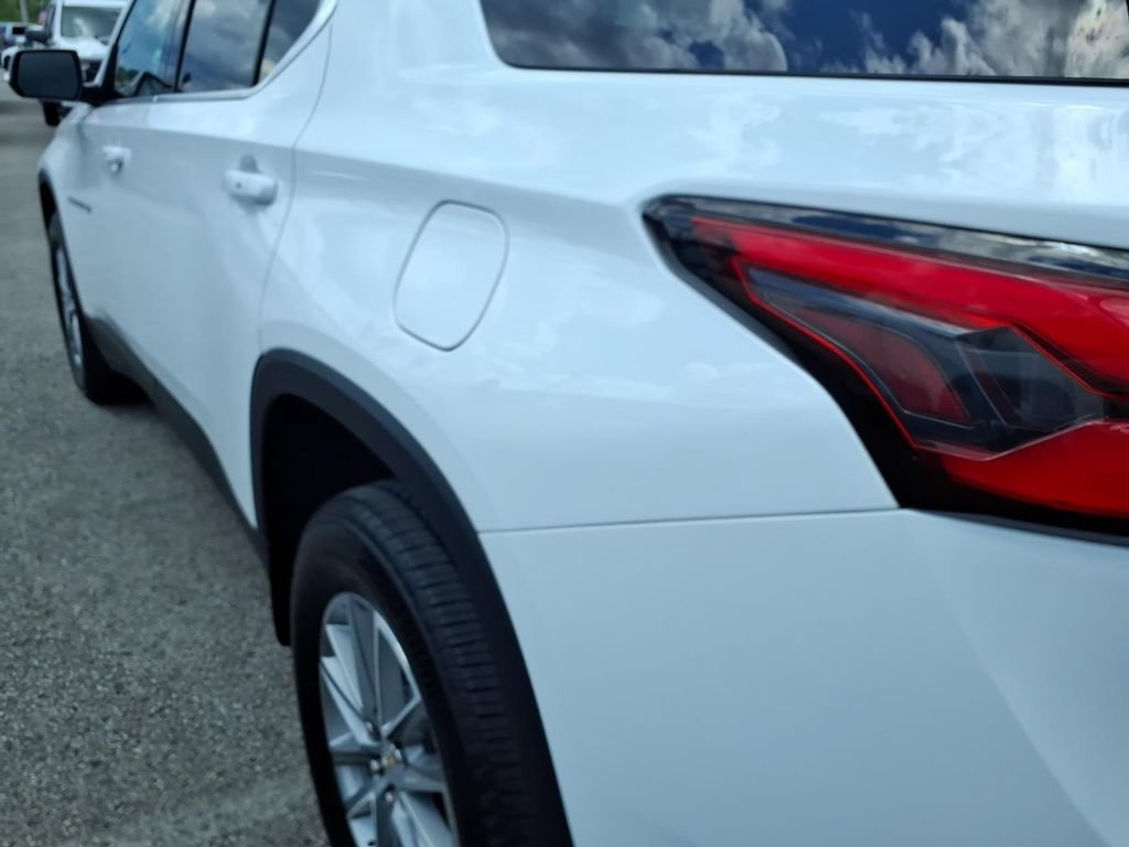 Used 2023 Chevrolet Traverse LT FWD image 15