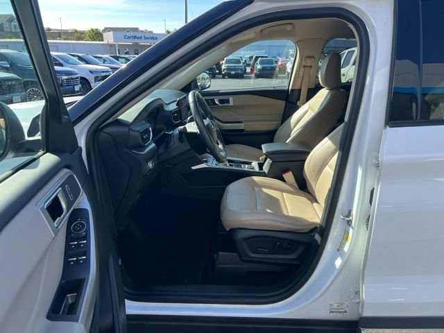 Used 2021 Ford Explorer XLT w/ Equipment Group 202A AWD/4WD image 12