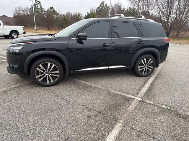 Used 2025 Nissan Pathfinder Platinum image 17