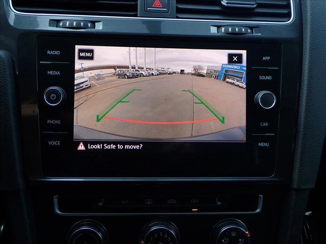 Used 2018 Volkswagen Golf SE image 18