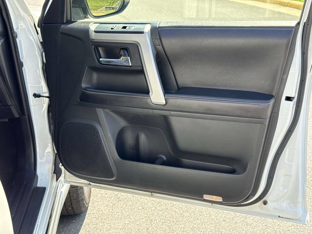 Used 2017 Toyota 4Runner Limited AWD/4WD image 26