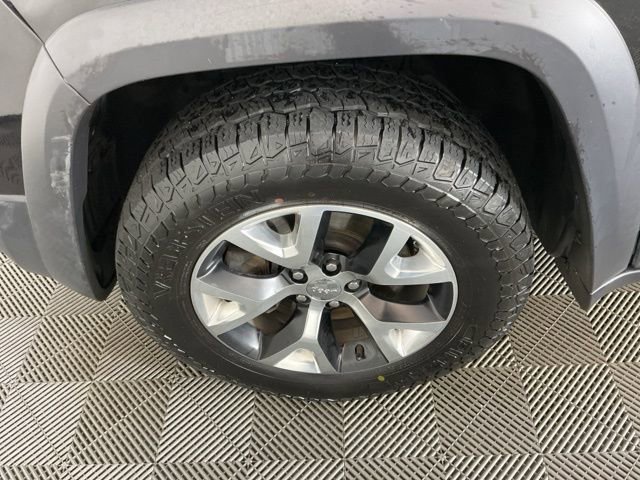 Used 2014 Jeep Cherokee Trailhawk w/ Leather Interior Group AWD/4WD image 28