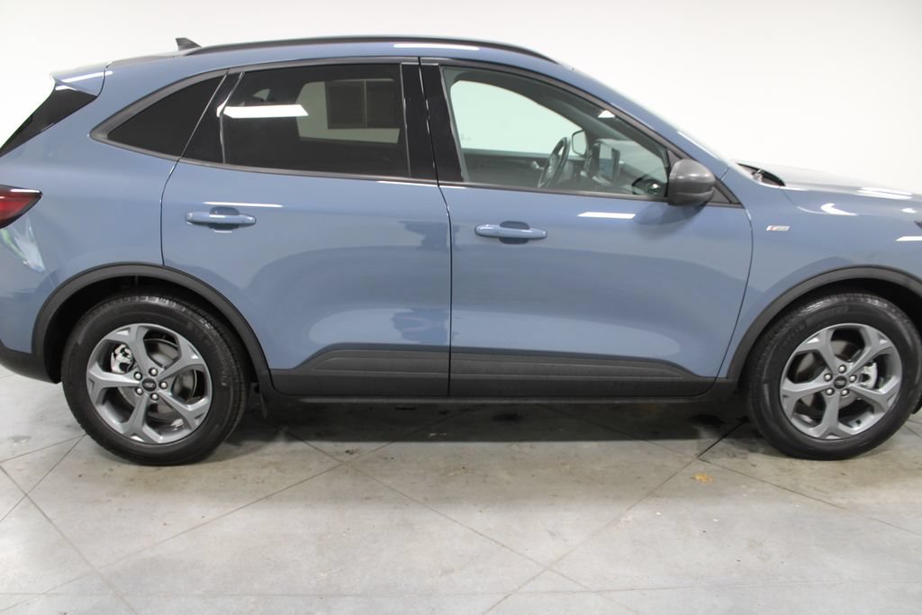 Used 2025 Ford Escape ST-Line w/ Tech Pack #1 FWD image 11