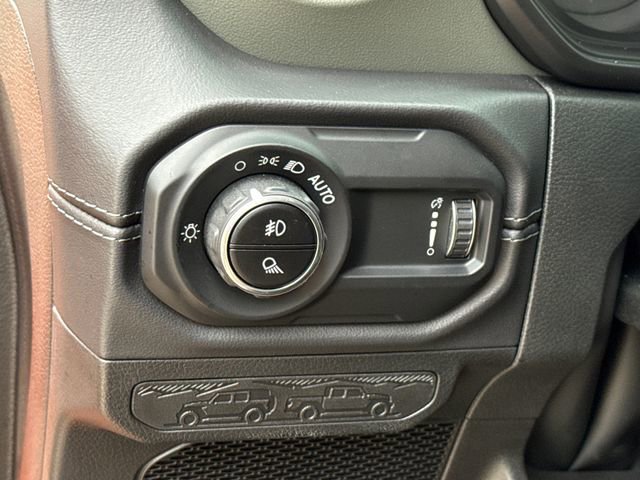 Used 2025 Jeep Gladiator Mojave AWD/4WD image 24