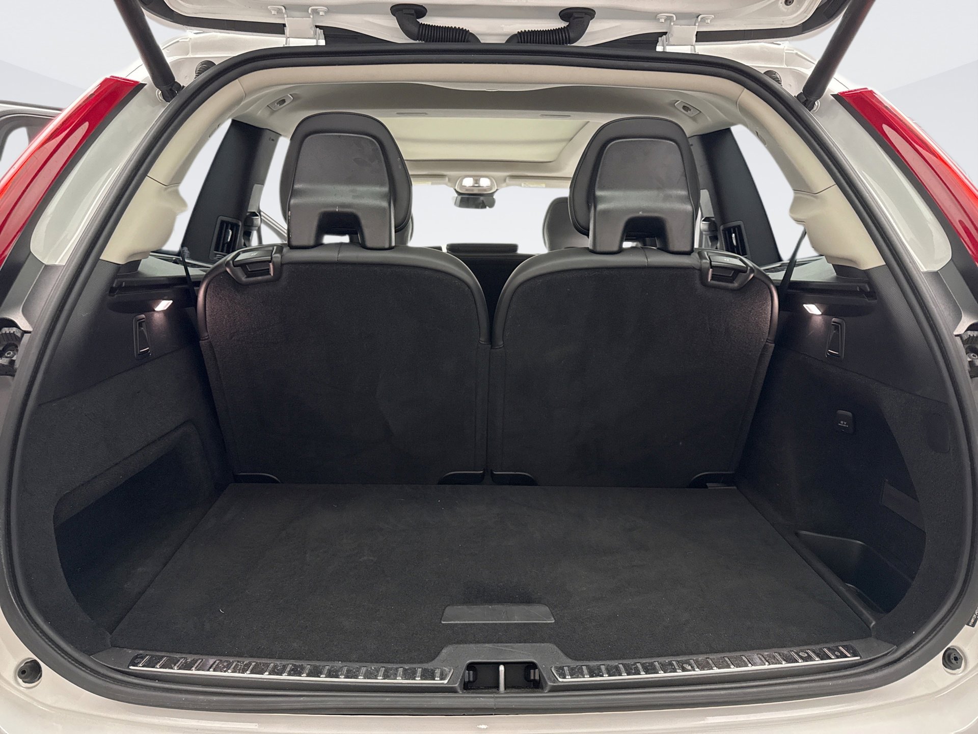 Used 2025 Volvo XC90 B5 Core image 23