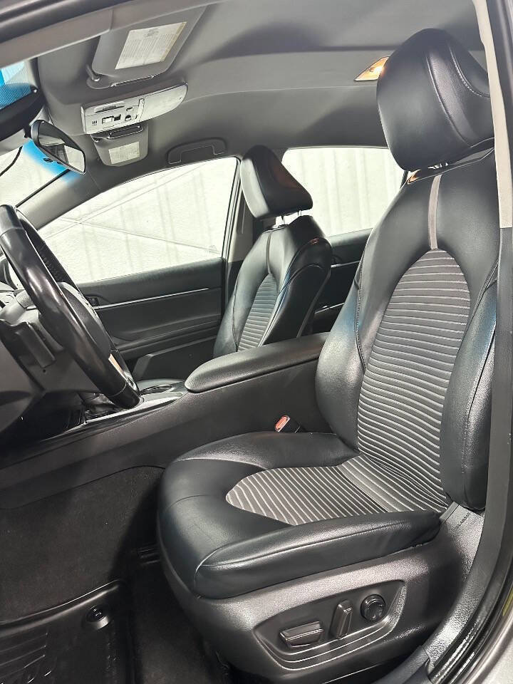 Used 2020 Toyota Camry SE image 15