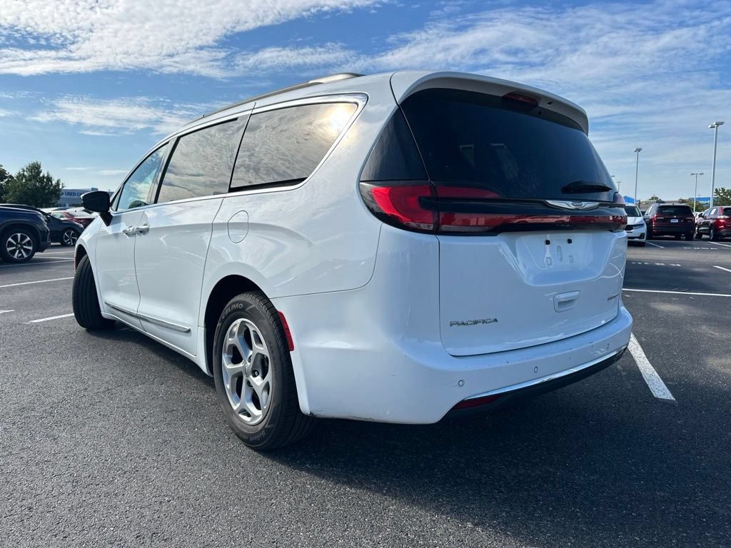 Used 2023 Chrysler Pacifica Limited FWD image 8