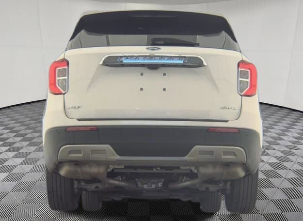 Used 2023 Ford Explorer XLT w/ Equipment Group 202A image 8