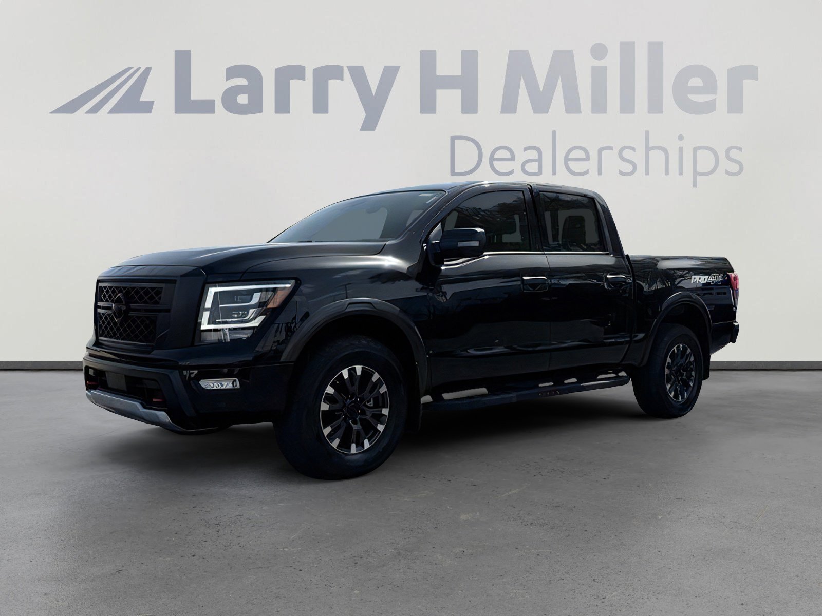Used 2024 Nissan Titan PRO-4X w/ Pro-4x Convenience Package AWD/4WD image 1