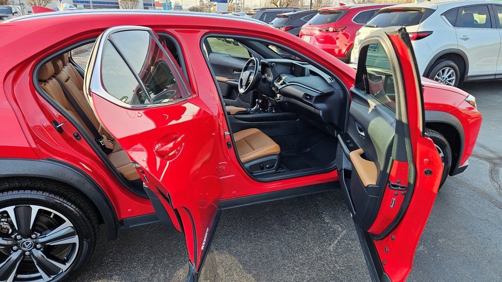 Used 2019 Lexus UX 250h w/ Premium Package image 9