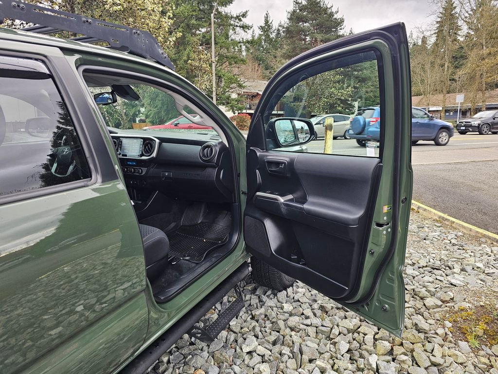 Used 2021 Toyota Tacoma SR5 w/ Trail Edition image 26