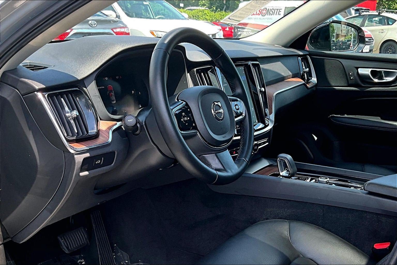 Used 2025 Volvo S60 B5 Plus FWD image 12
