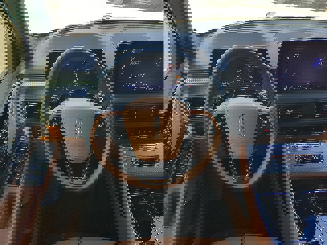 Used 2025 Lincoln Aviator Black Label w/ Jet Appearance Package image 16