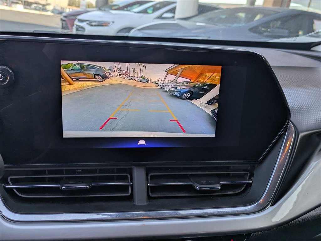 Used 2025 Chevrolet Trax LT w/ LT Convenience Package image 17