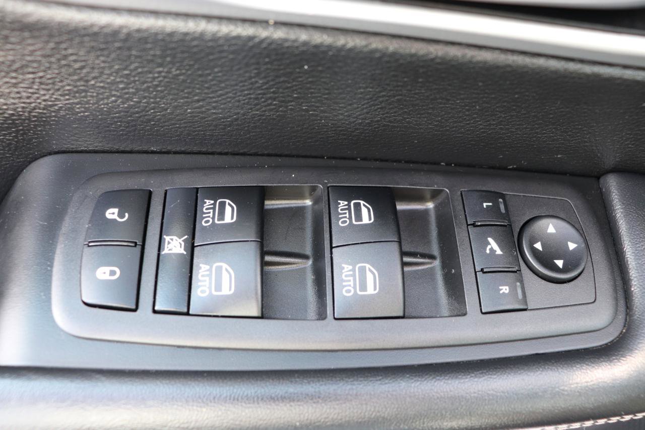 Used 2025 Chrysler Pacifica Limited FWD image 51