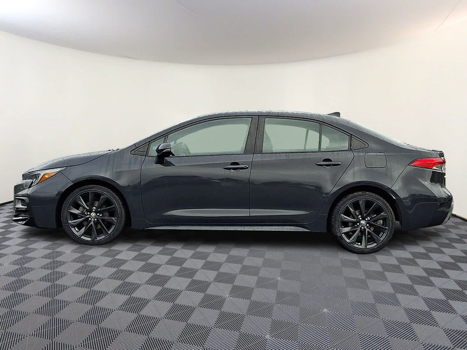 Used 2024 Toyota Corolla SE FWD image 9