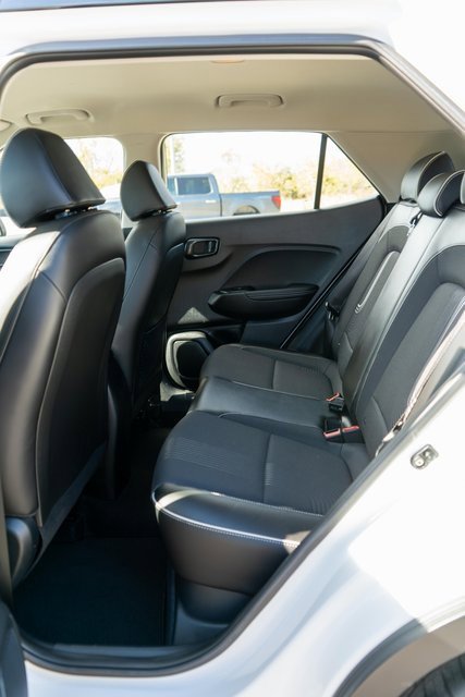 Used 2022 Hyundai Venue Limited image 11