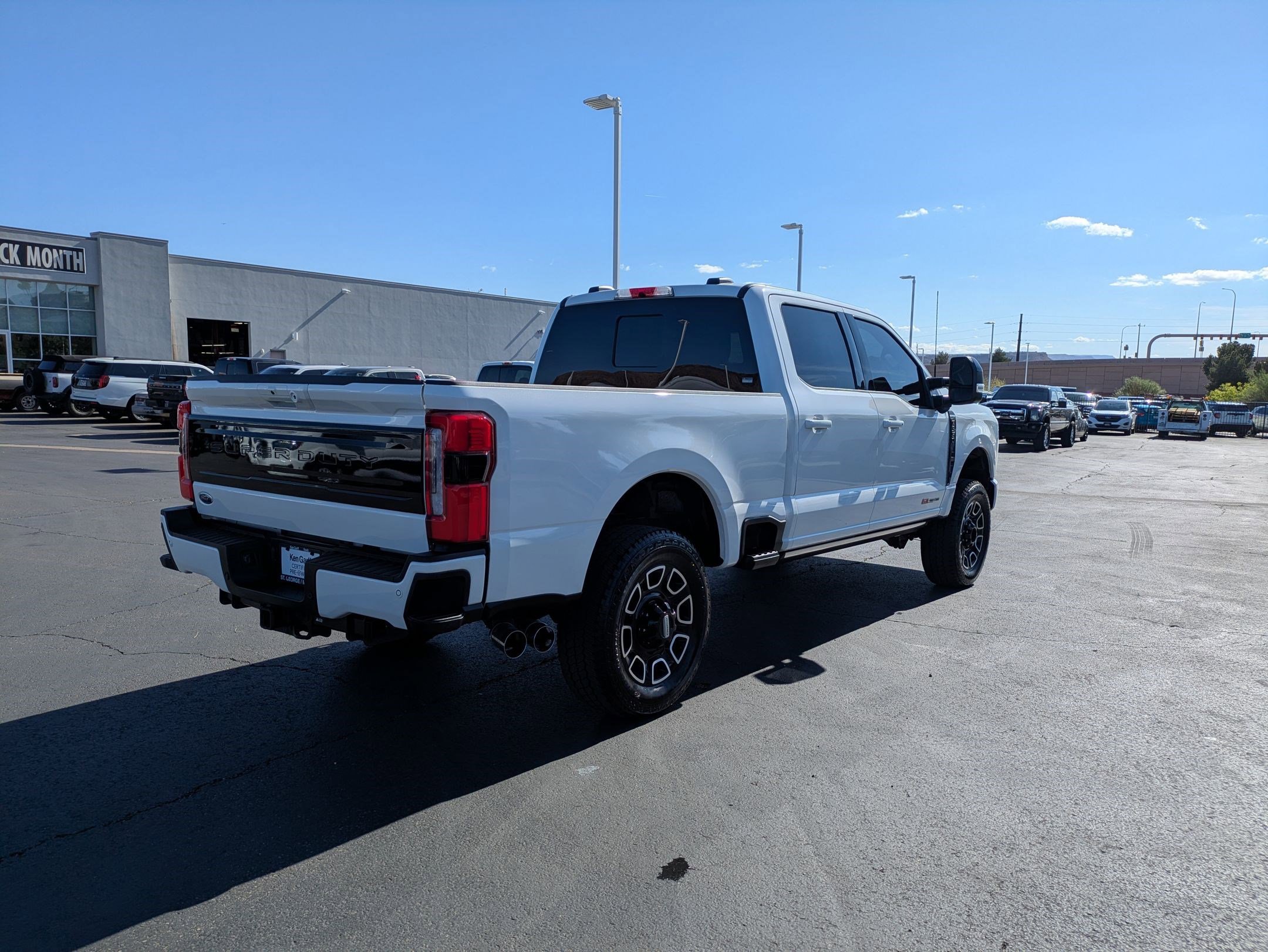 Used 2025 Ford F350 Platinum w/ FX4 Off-Road Package image 4