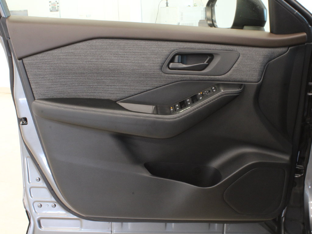 Used 2021 Nissan Rogue S FWD image 12